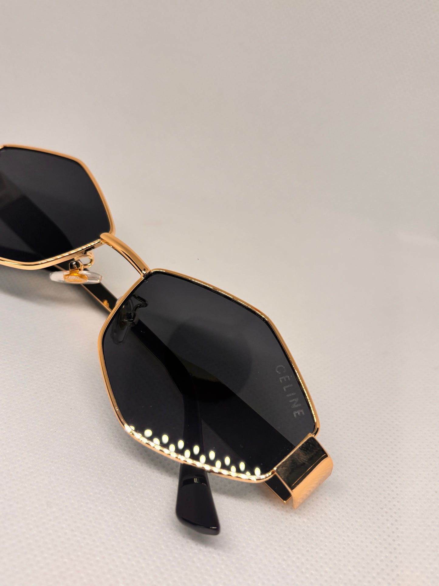 GOLD POINTED CEL SUNGLASSES