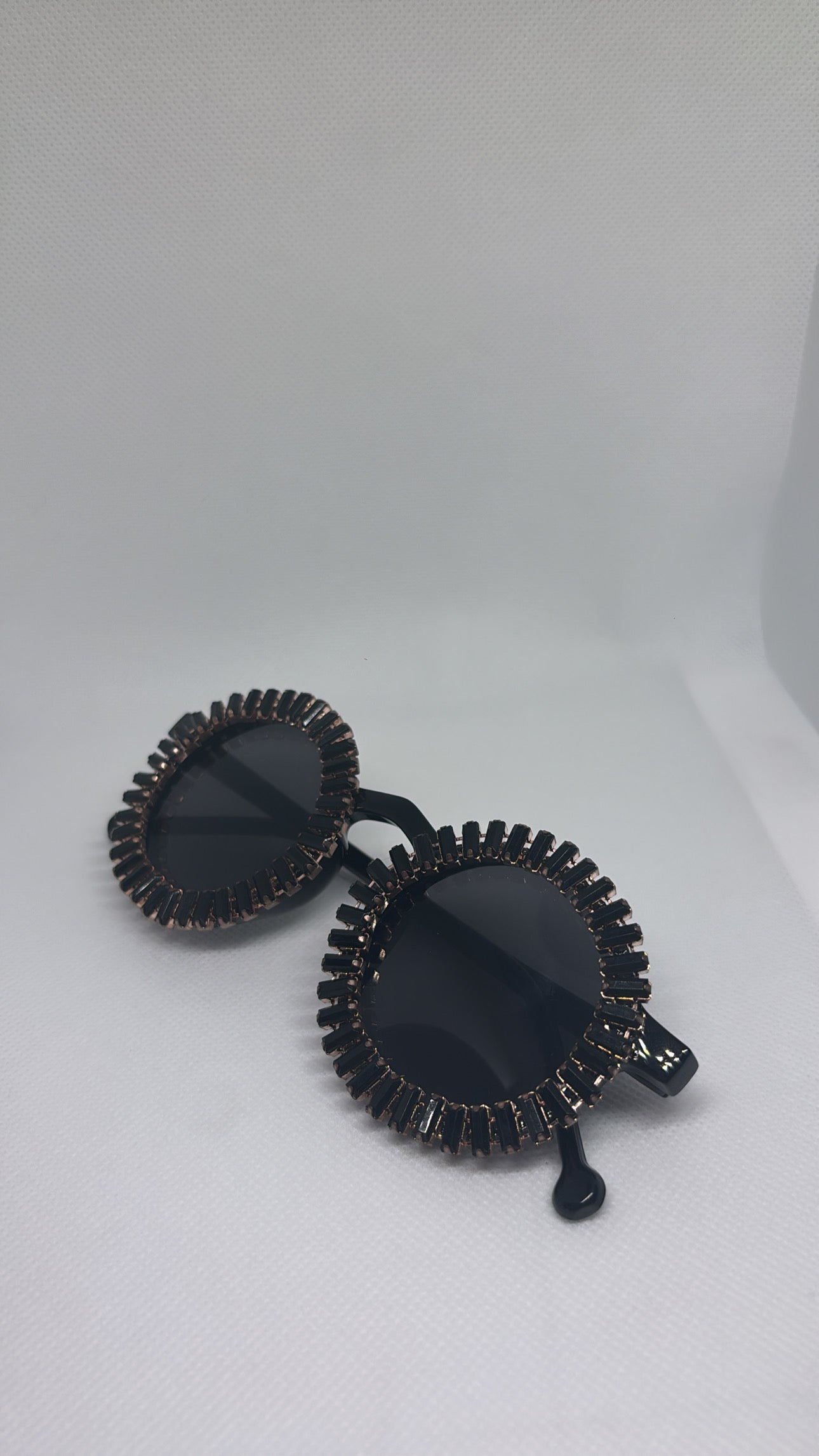 CIRCLE BLACK SUNGLASSES