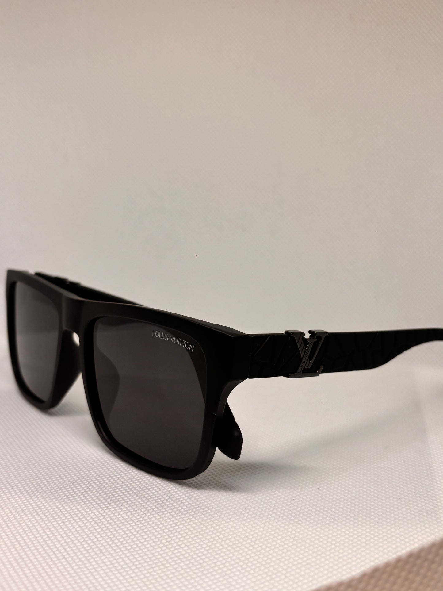 MENS LV SUNGLASSES