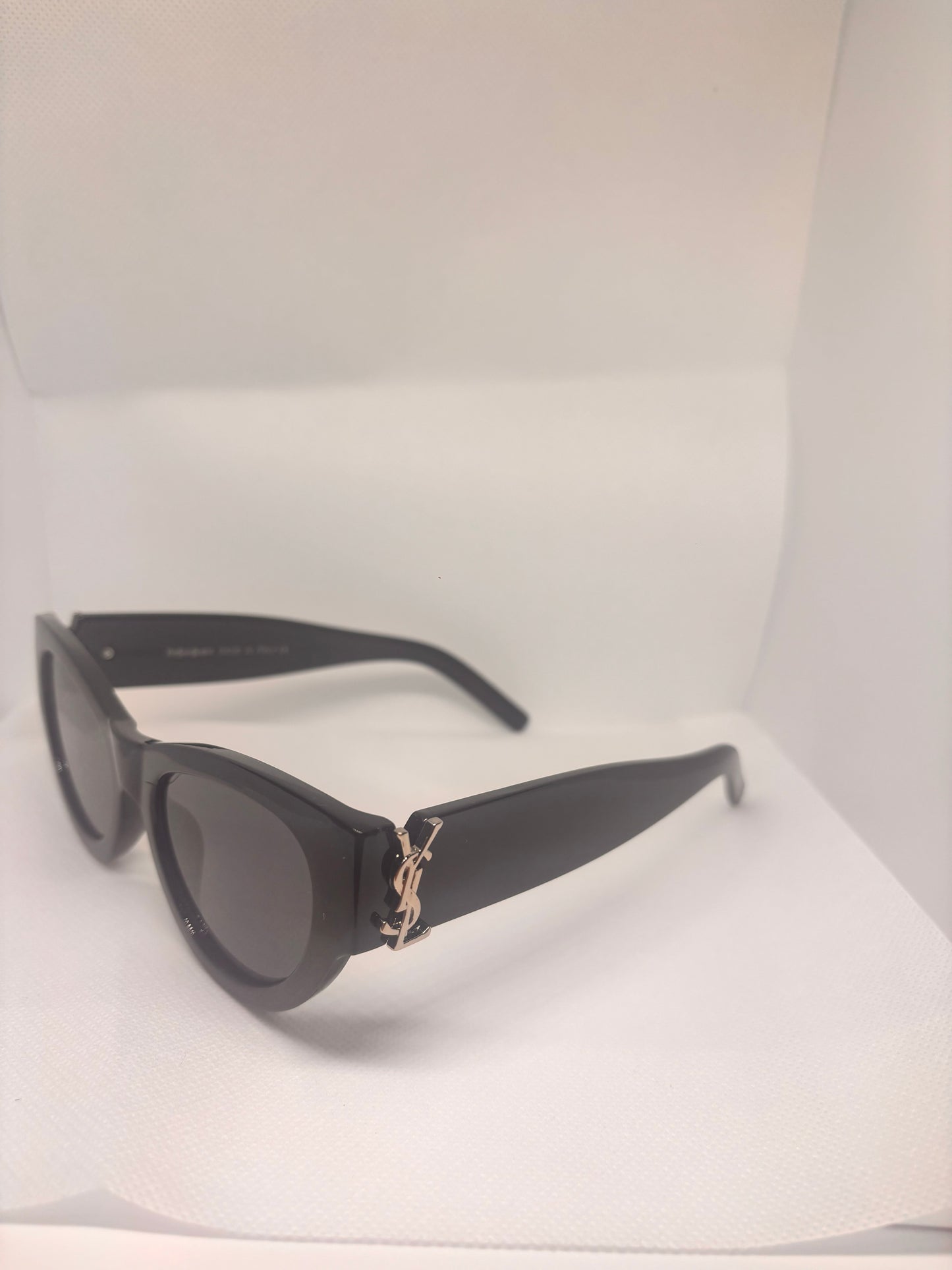 SMALL Y BLACK AND SILVER SUNGLASSES