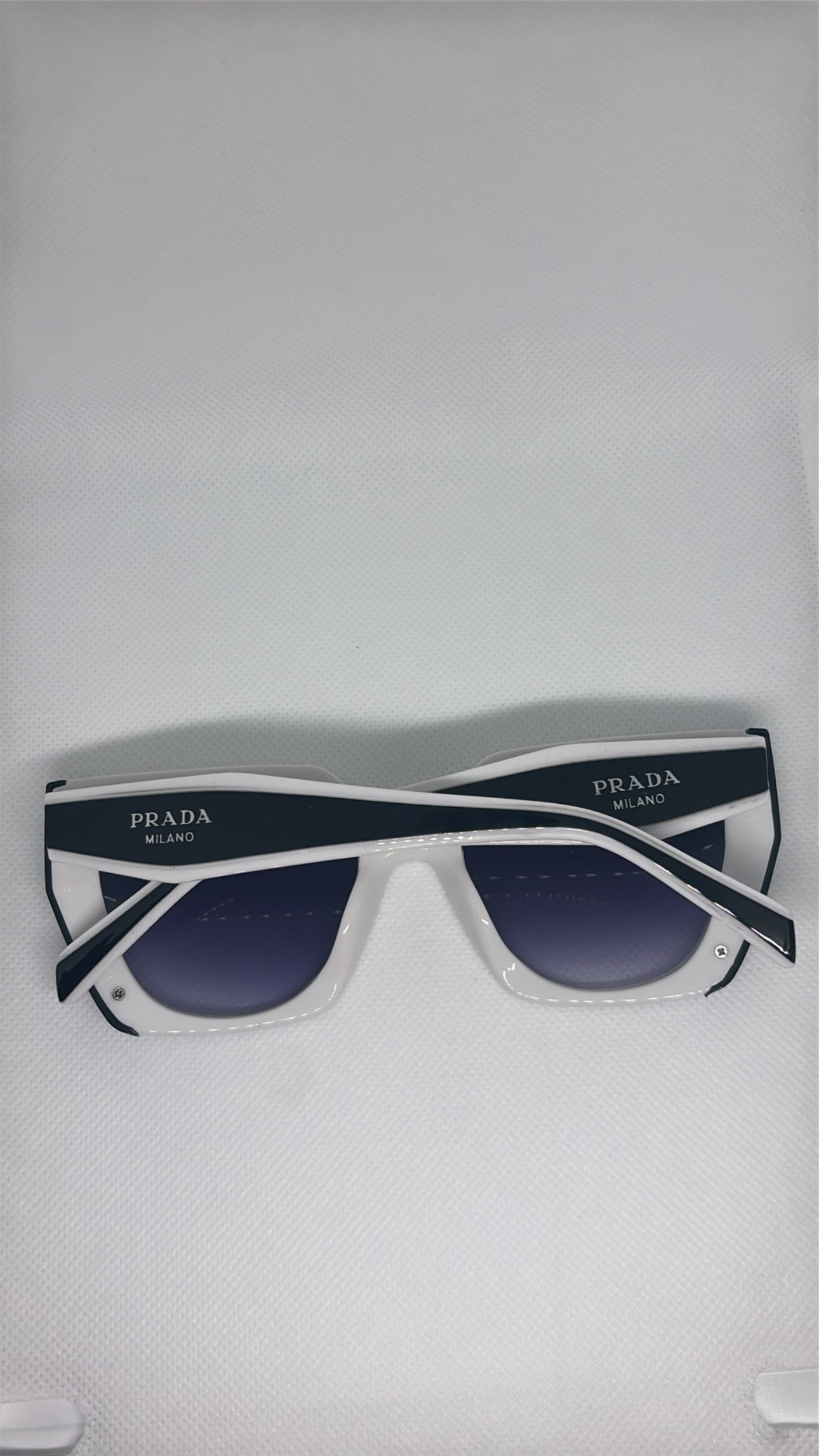 BLACK AND WHITE P SUNGLASSES