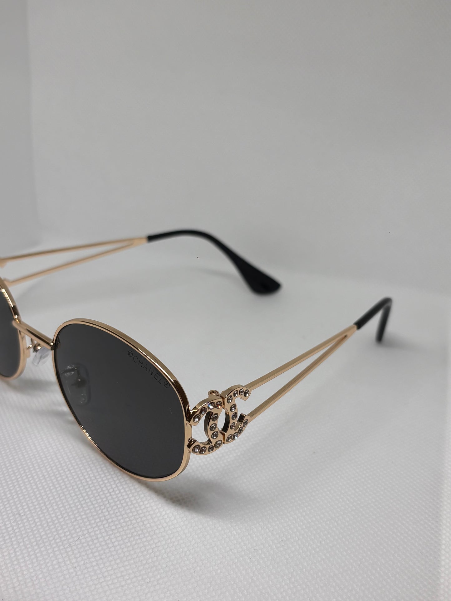 GOLD SUNGLASSES