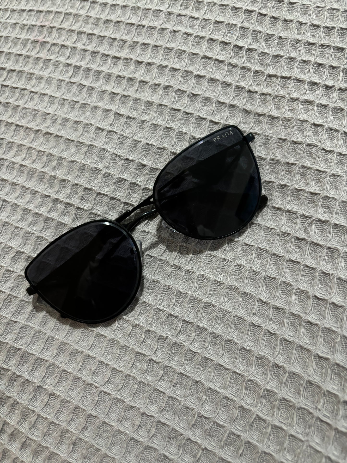 BLACK & WHITE P SUNGLASSES