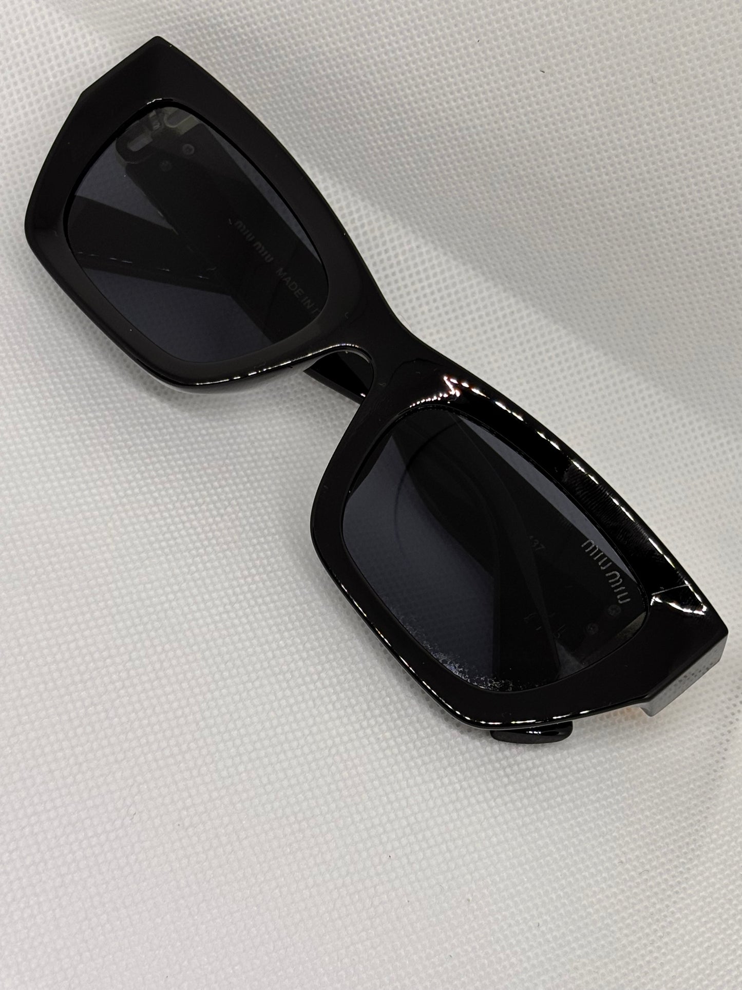 BLACK MIU SUNGLASSES