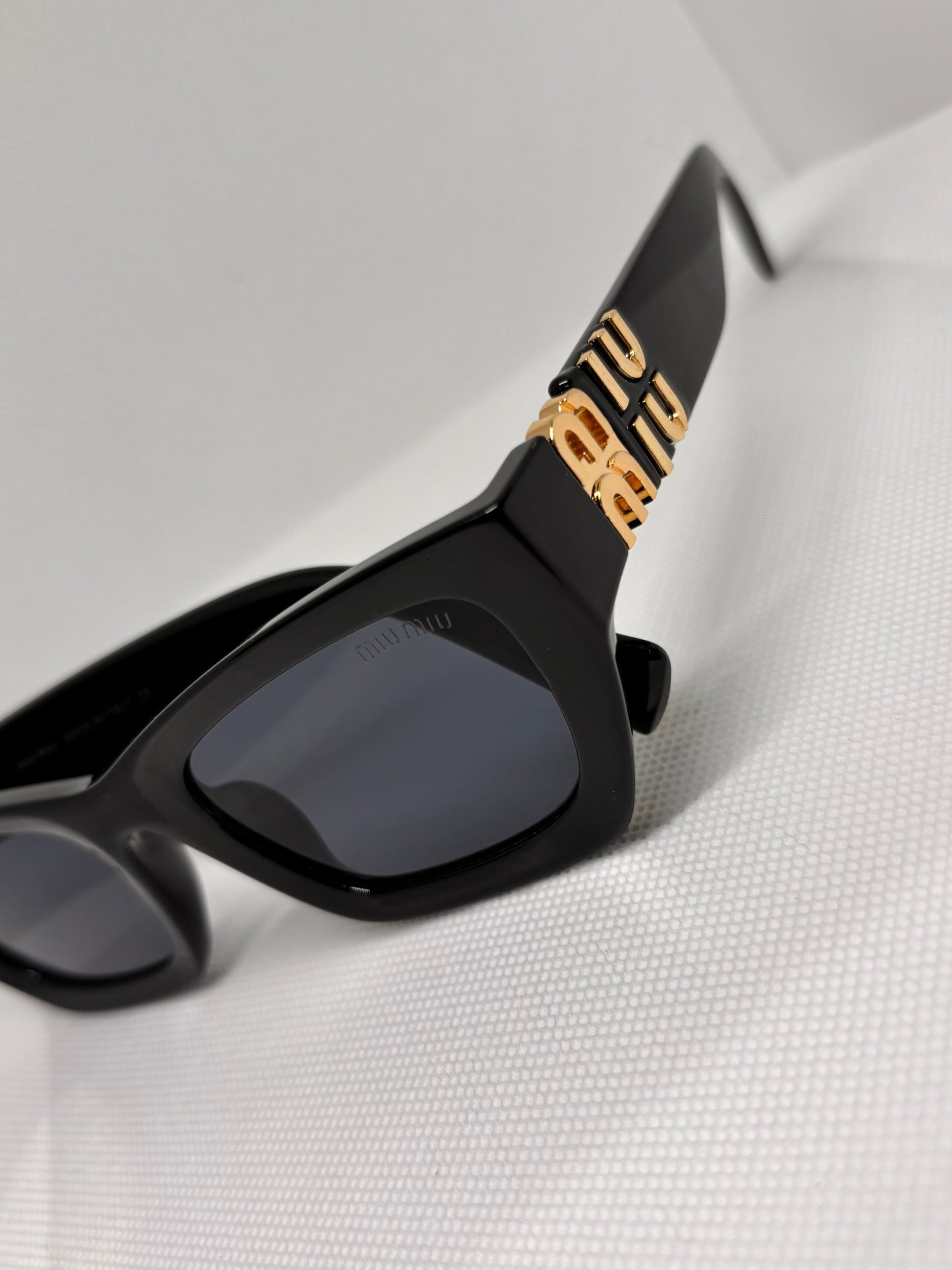 BLACK MIU SUNGLASSES