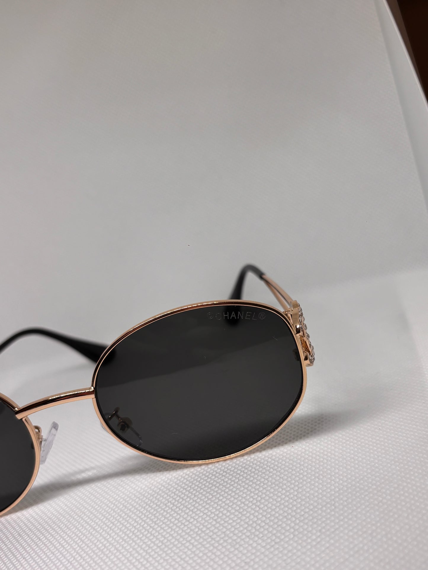 GOLD SUNGLASSES
