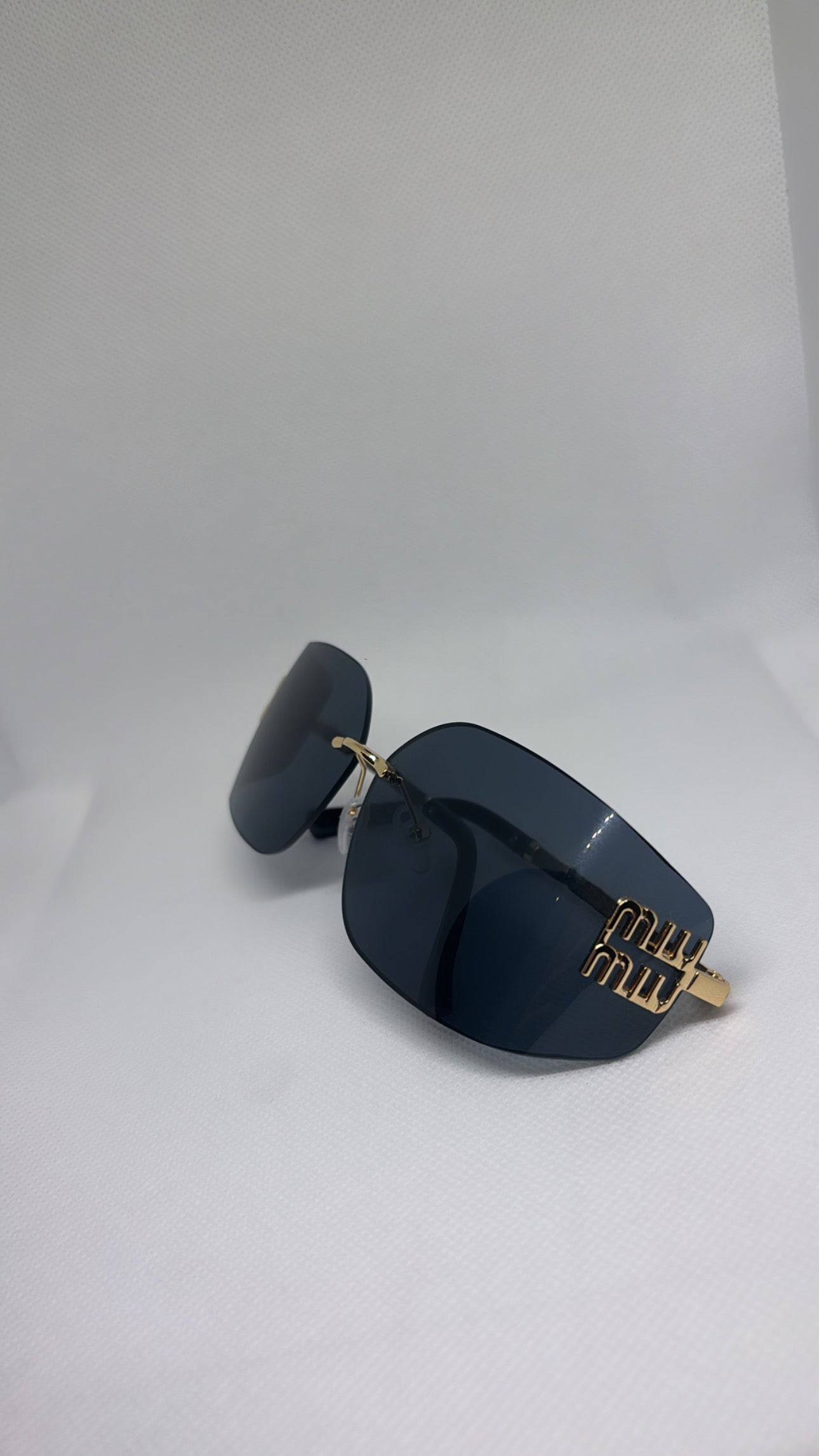 MIU SUNGLASSWS