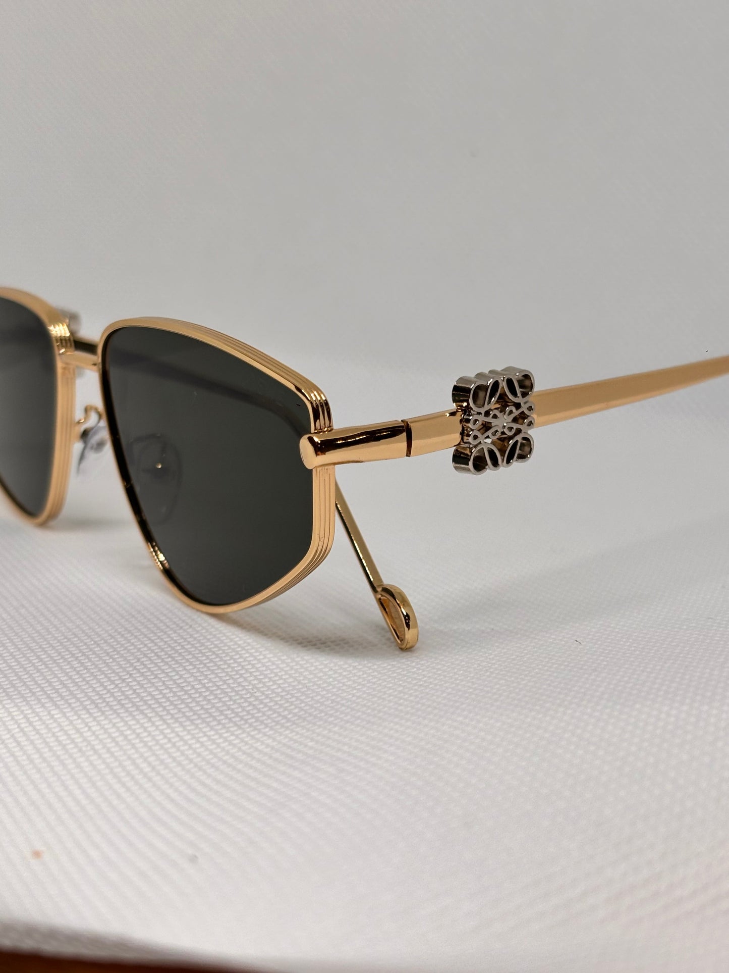 GOLD L SUNGLASSES