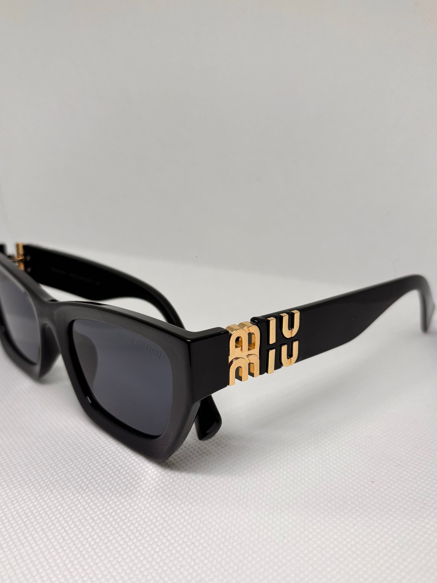 BLACK MIU SUNGLASSES