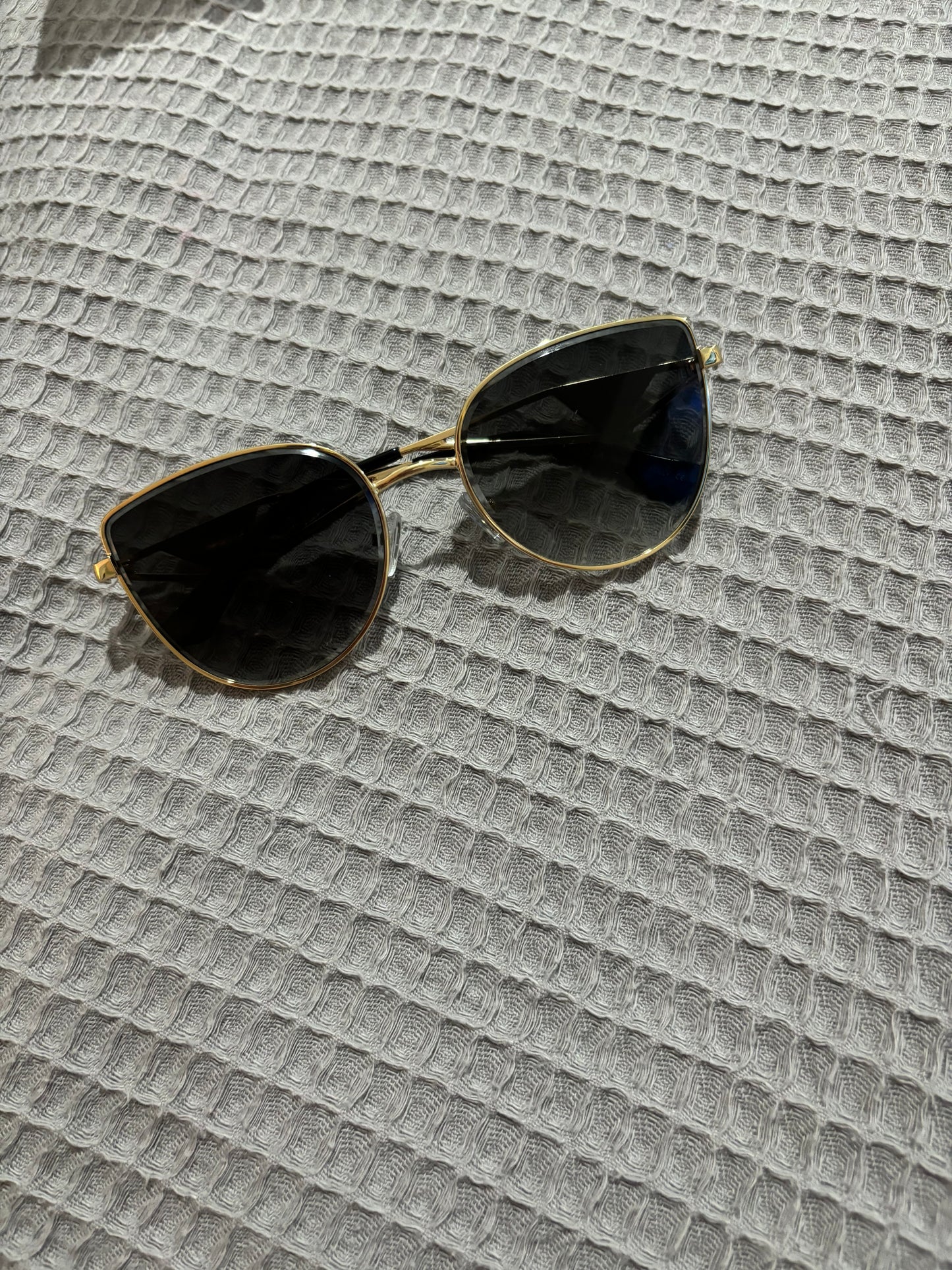 GOLD P SUNGLASSES