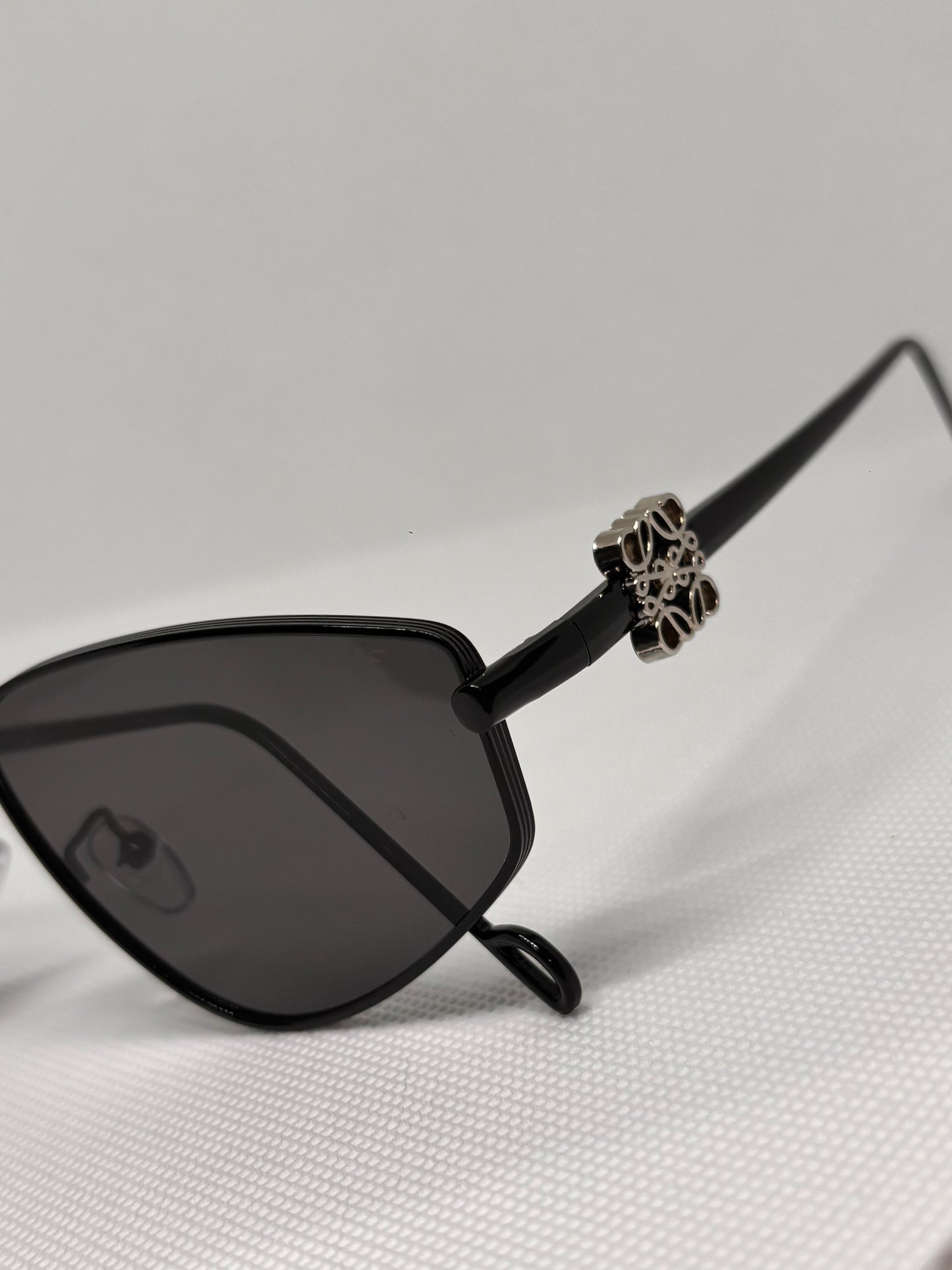 BLACK L SUNGLASSES