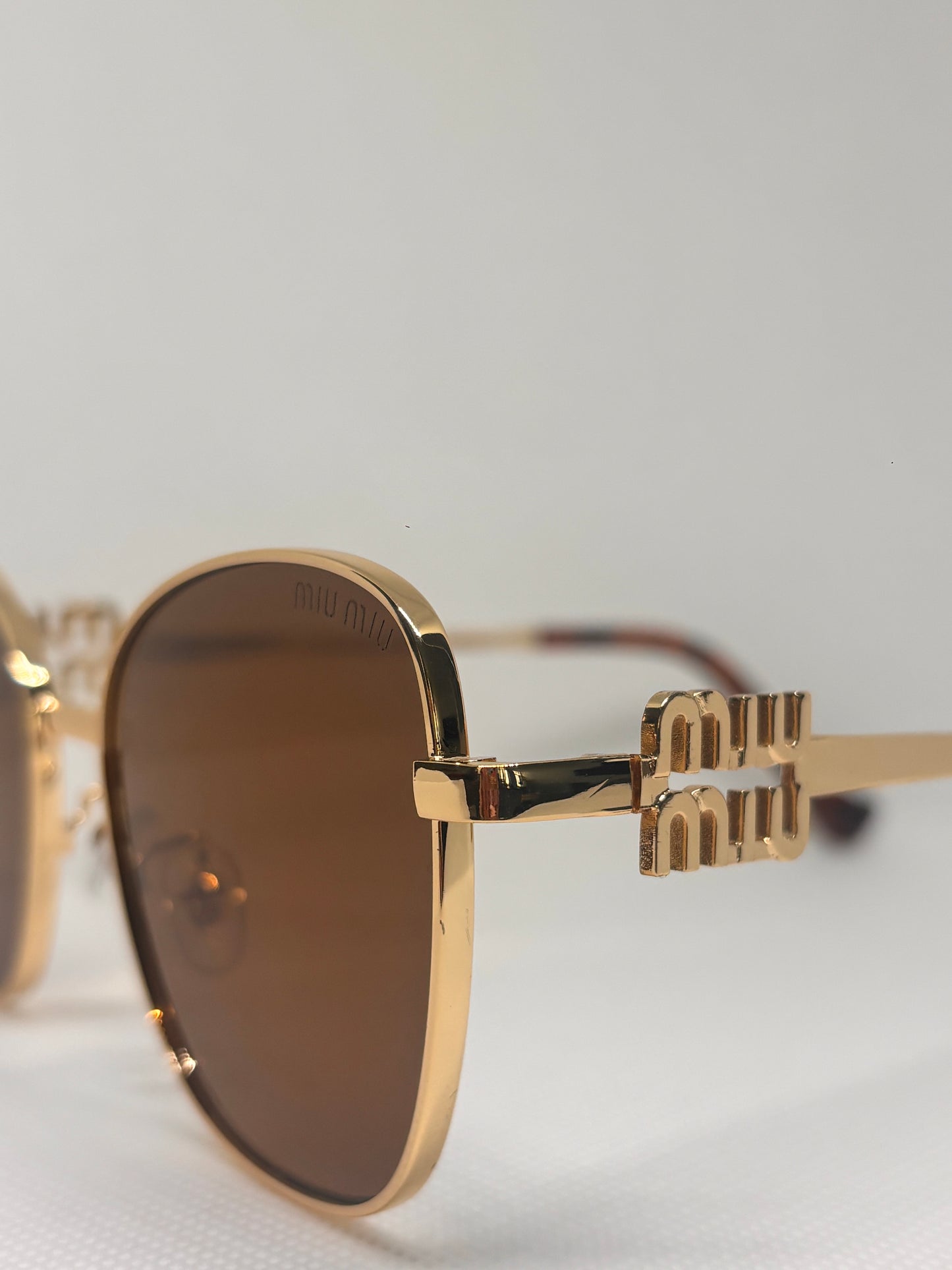 GOLD AND BROWN MIU