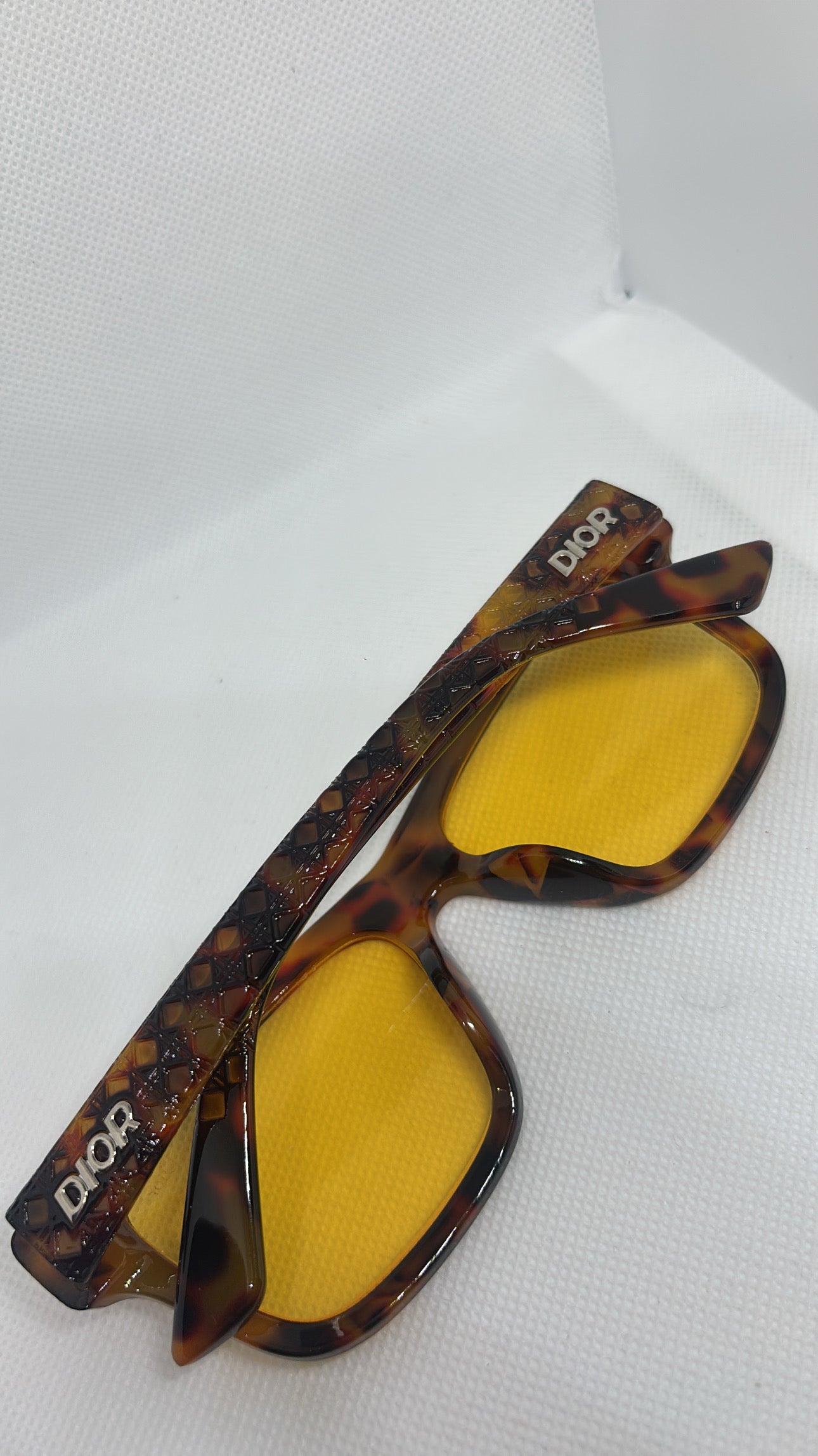 YELLOW AND BROWN SUNGLASSES