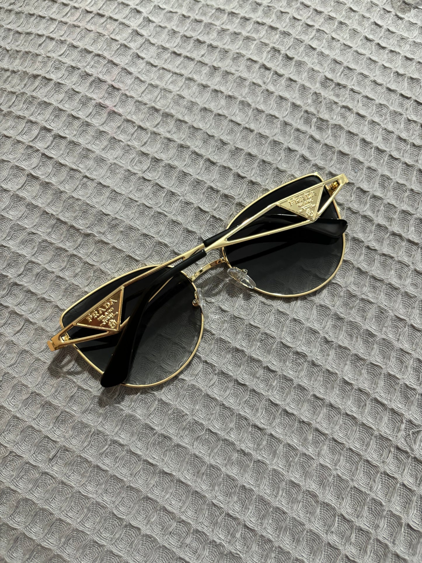 GOLD P SUNGLASSES