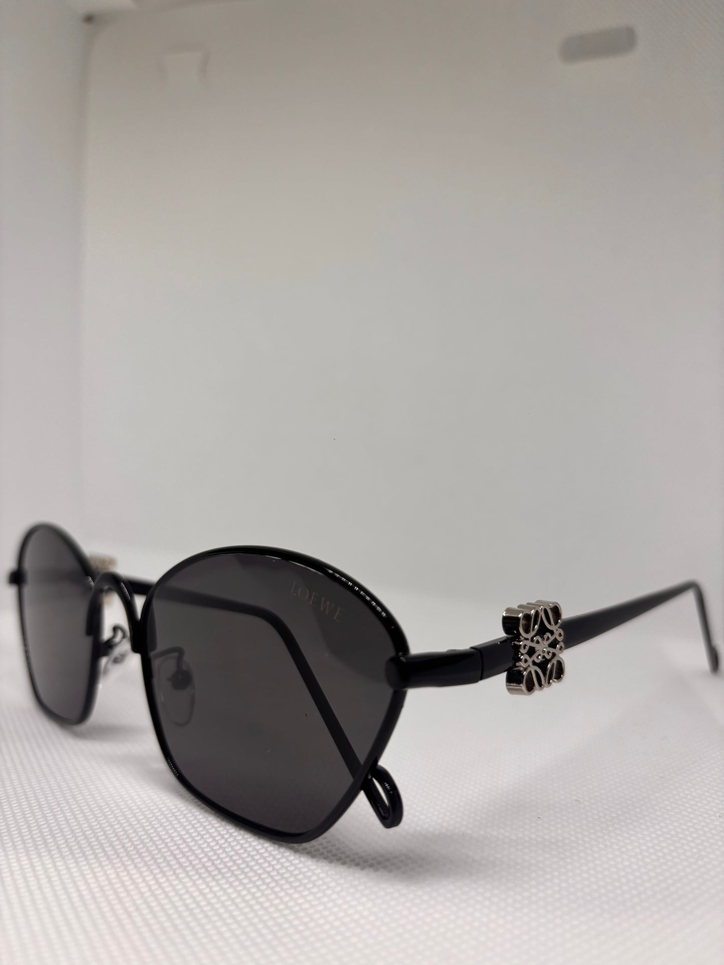 BLACK OVAL L SUNGLASSES
