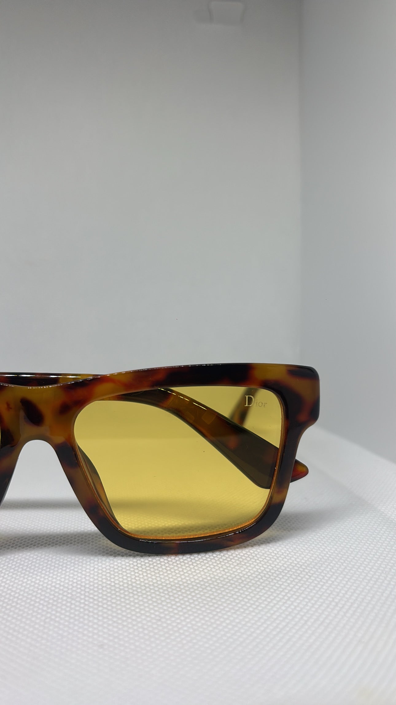 YELLOW AND BROWN SUNGLASSES