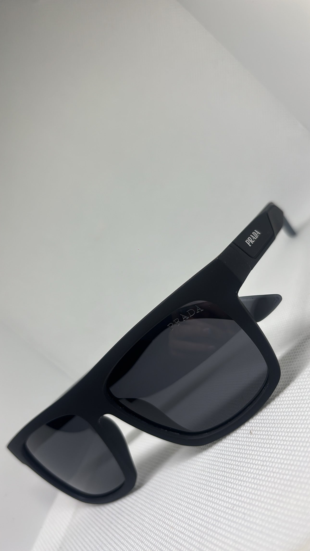 BLACK AND GREY SUNGLASSES