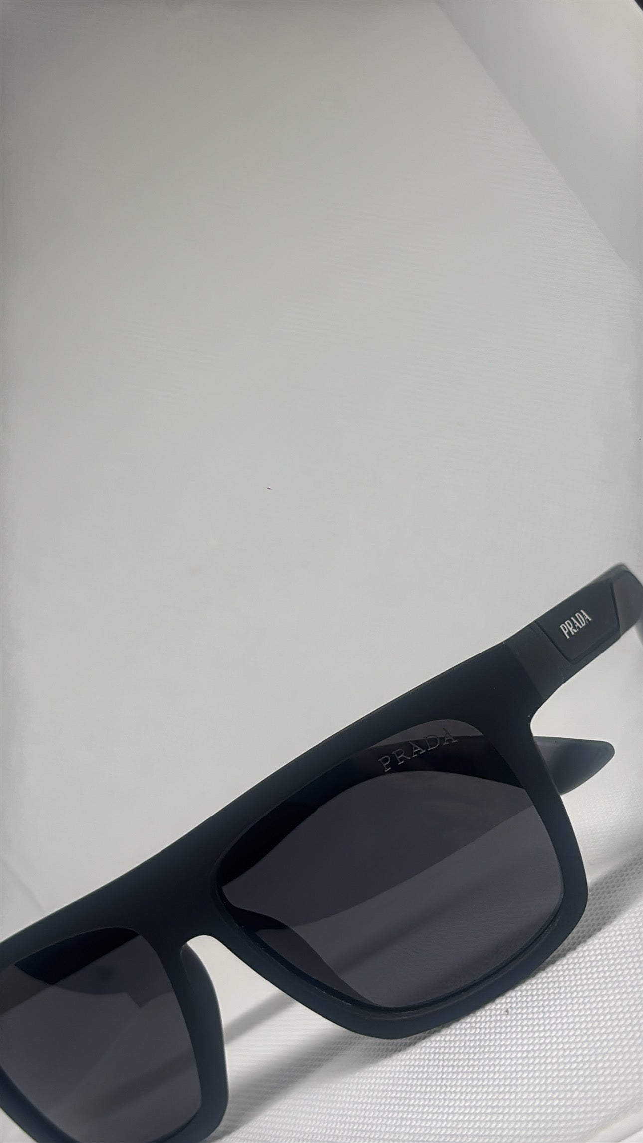 BLACK AND GREY SUNGLASSES