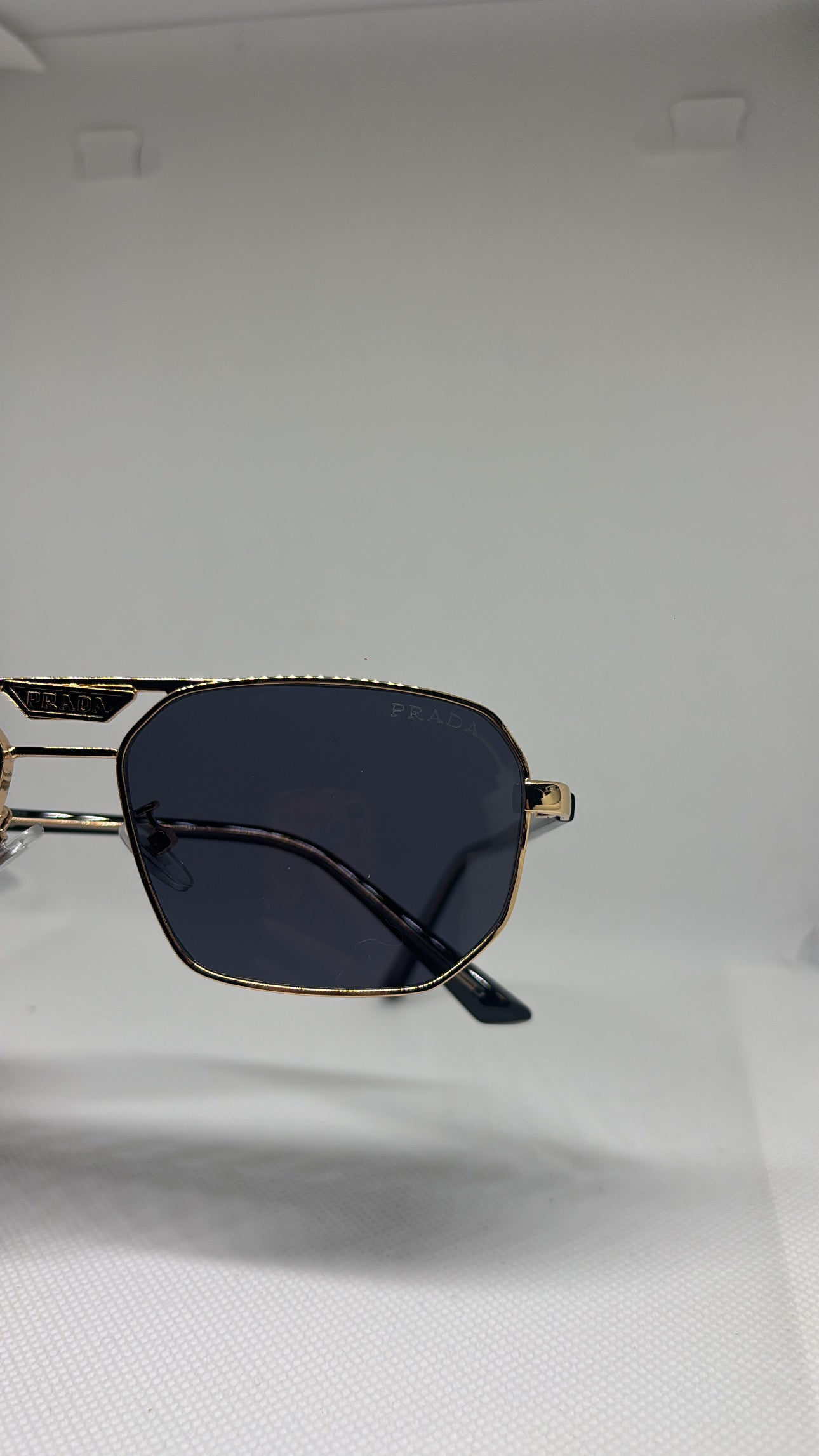 GOLD SUNGLASSES