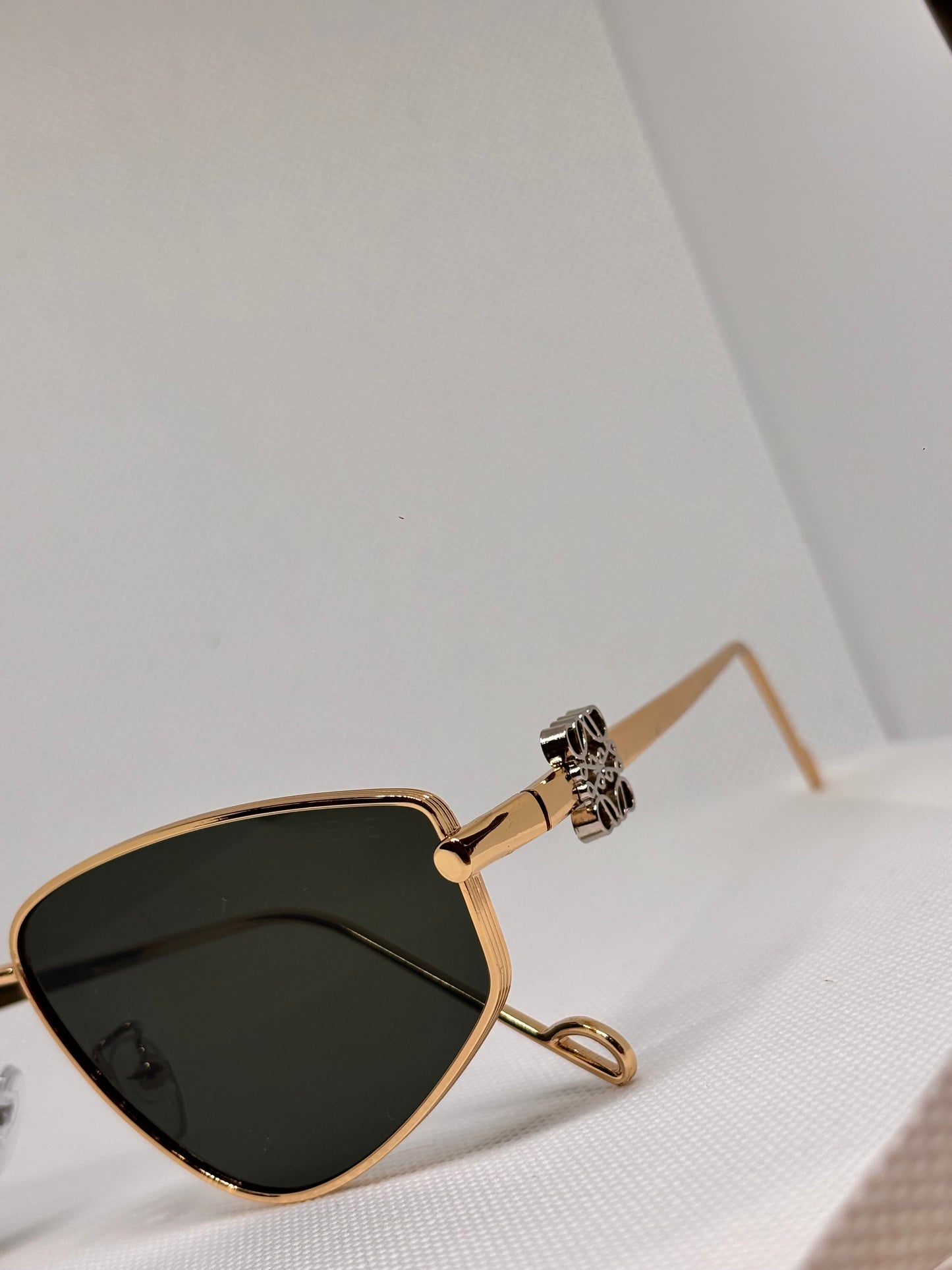 GOLD L SUNGLASSES
