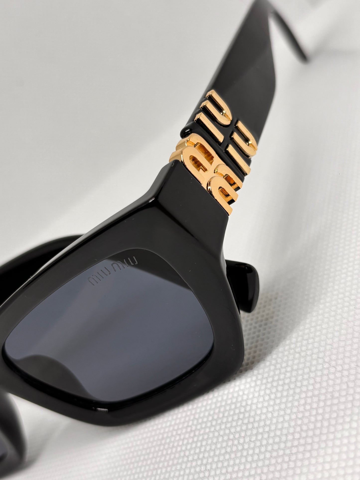 BLACK MIU SUNGLASSES