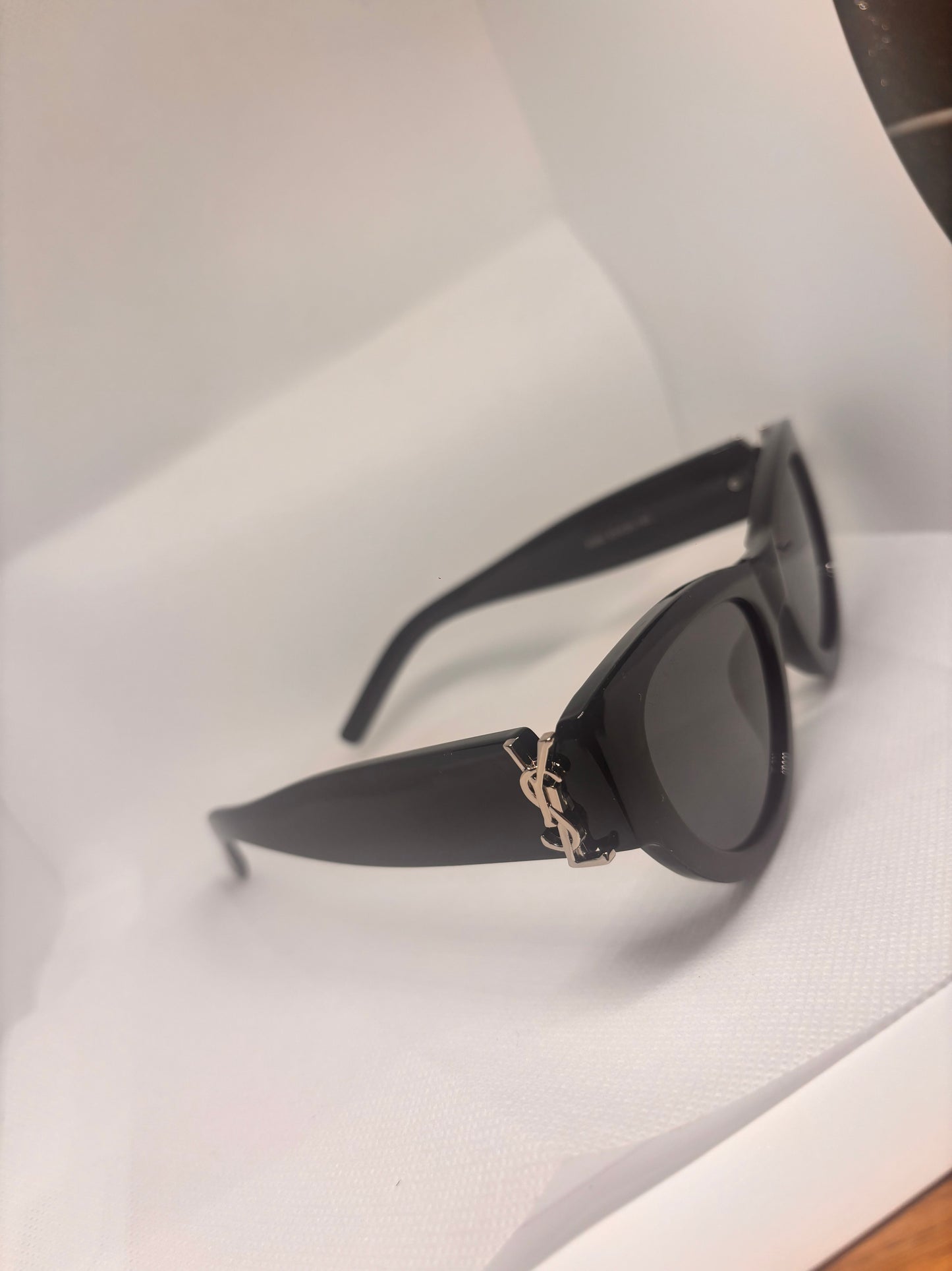 SMALL Y BLACK AND SILVER SUNGLASSES