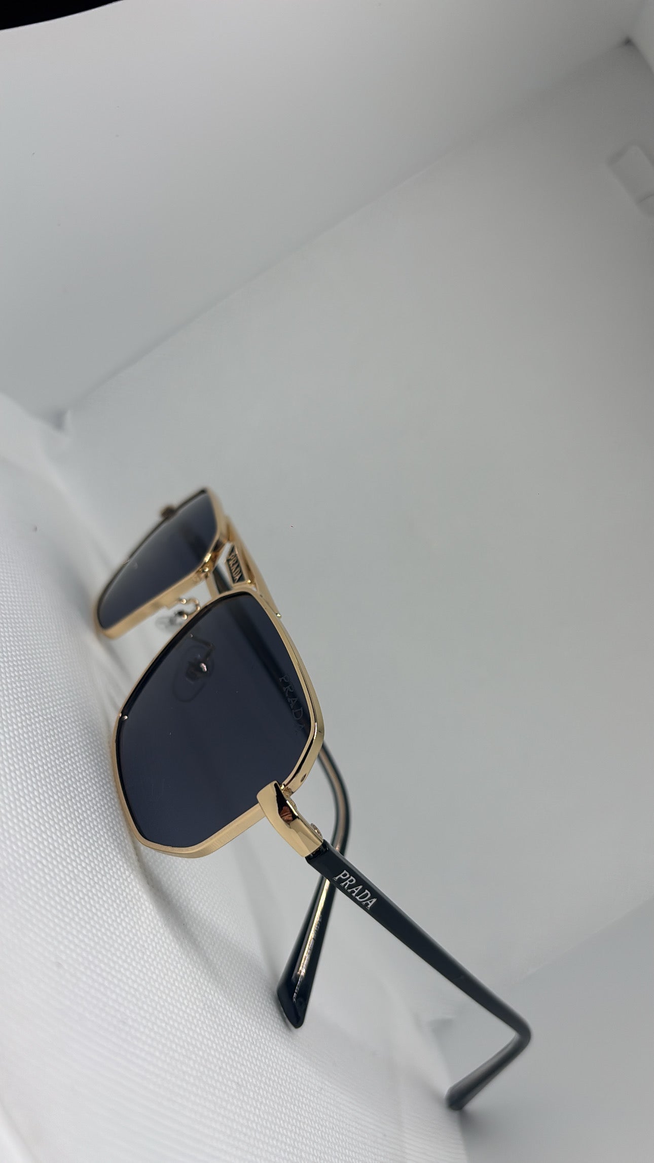 GOLD SUNGLASSES