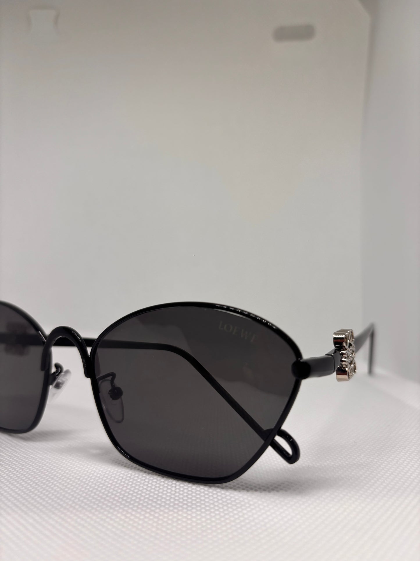 BLACK OVAL L SUNGLASSES