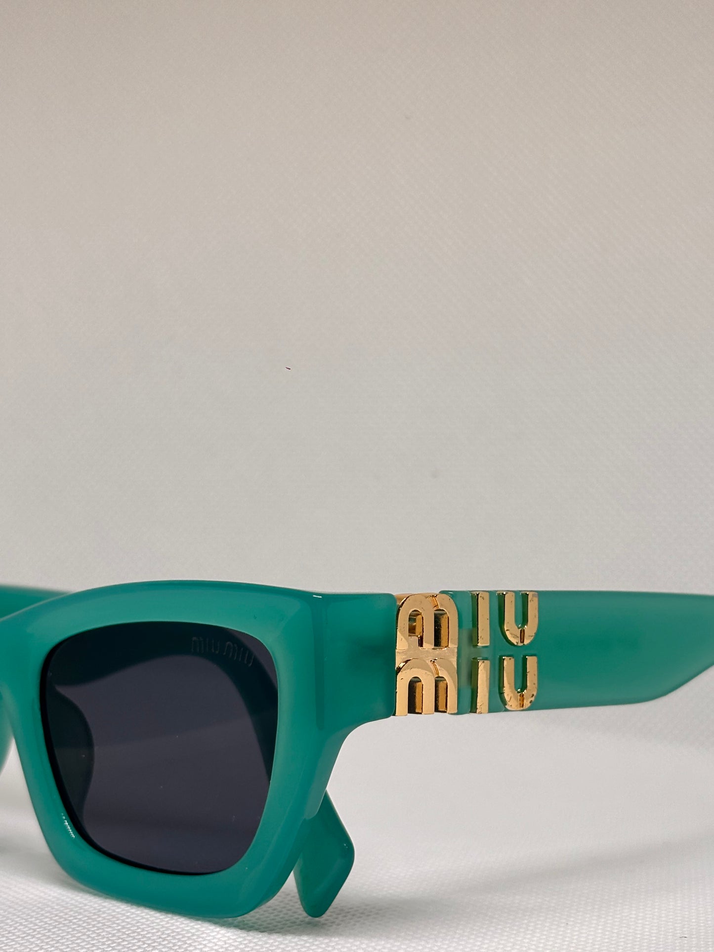BLUE MIU SUNGLASSES