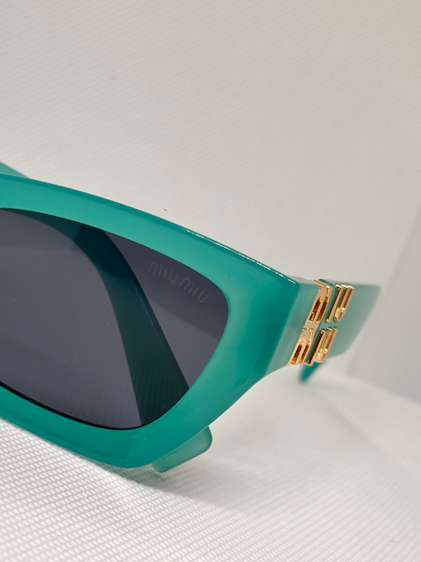 BLUE MIU SUNGLASSES
