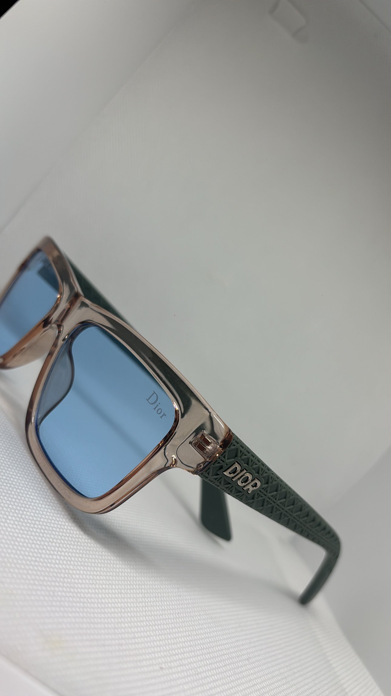 BLUE SUNGLASSES