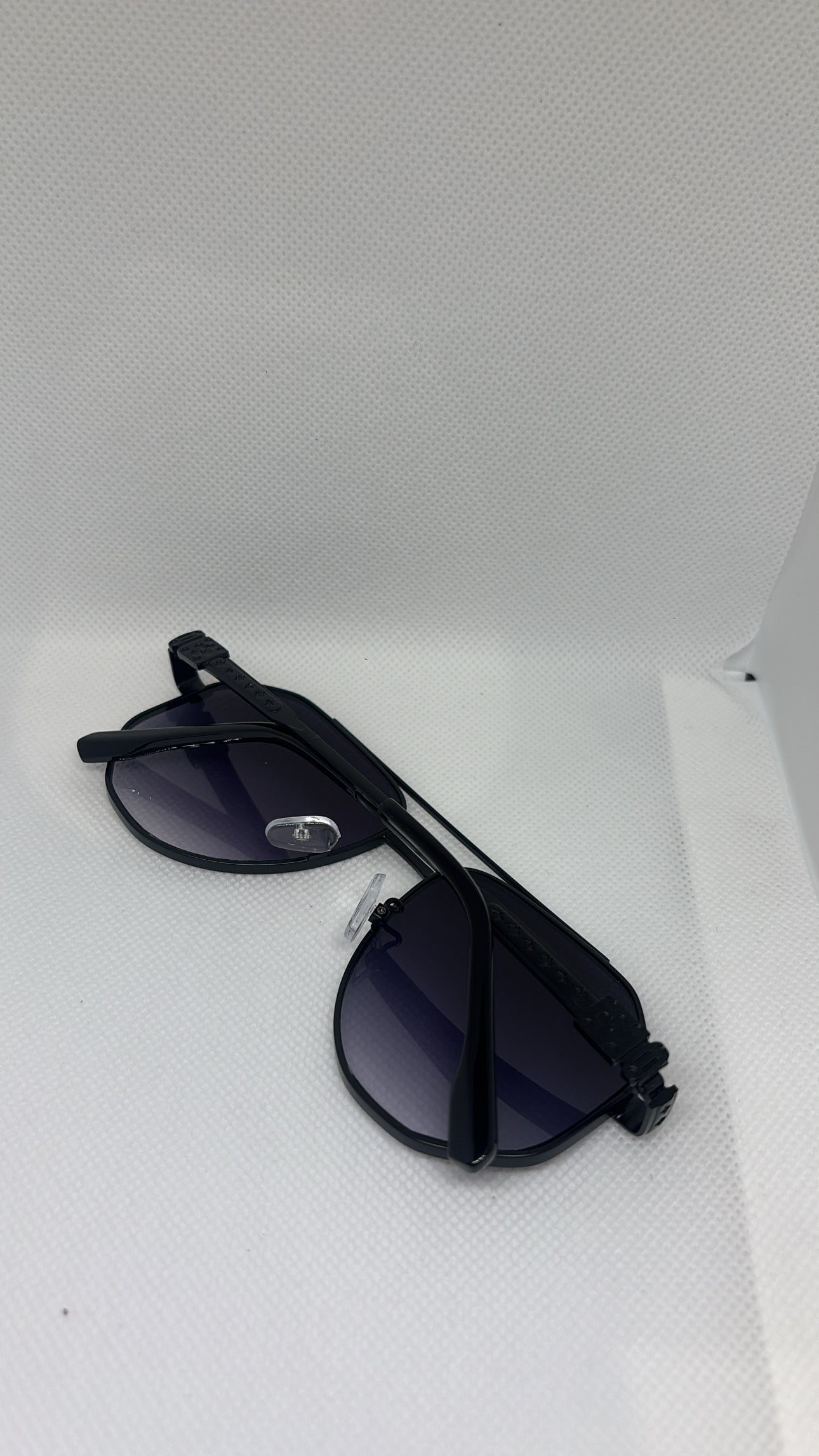 BLACK LV SUNGLASSES